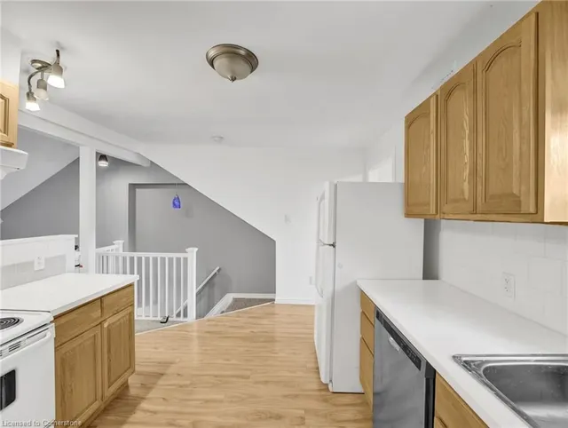 Additional image 32 of 214 Mary St