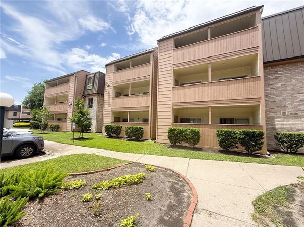 8415 Hearth Dr, Houston, TX 
