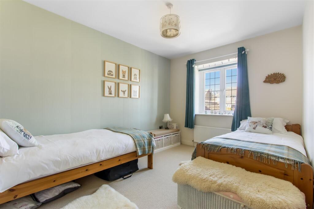 Additional image 16 of Georges Wood Road, Brookmans Park