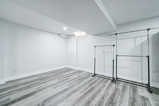 Additional image 41 of 2006 Glenada Cres Unit 27