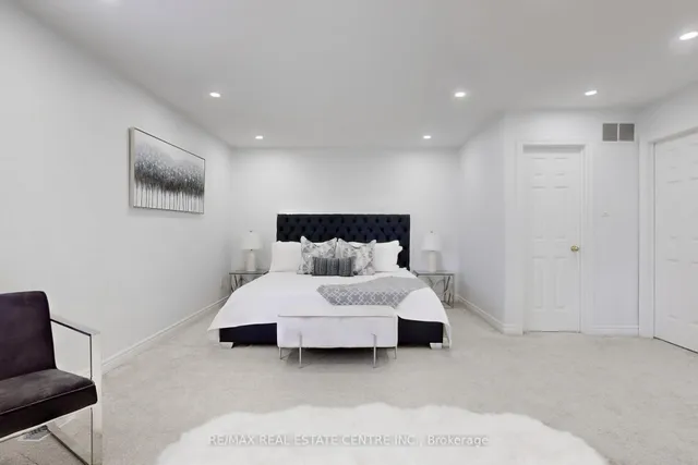 Additional image 23 of 5686 Whitehorn Ave