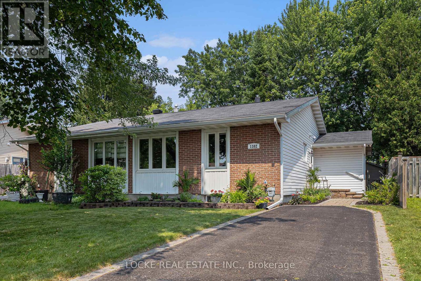 1382 LEIGH CRESCENT|Ottawa, Ontario K1J8E4