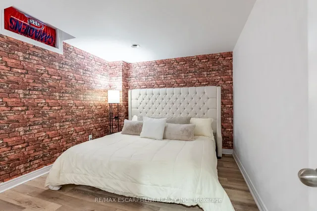 Additional image 38 of 40 Premier Rd