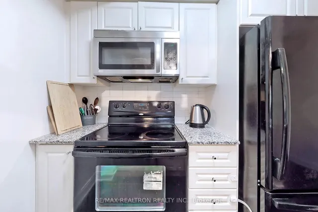 Additional image 38 of 125 Village Green Sq Unit 911