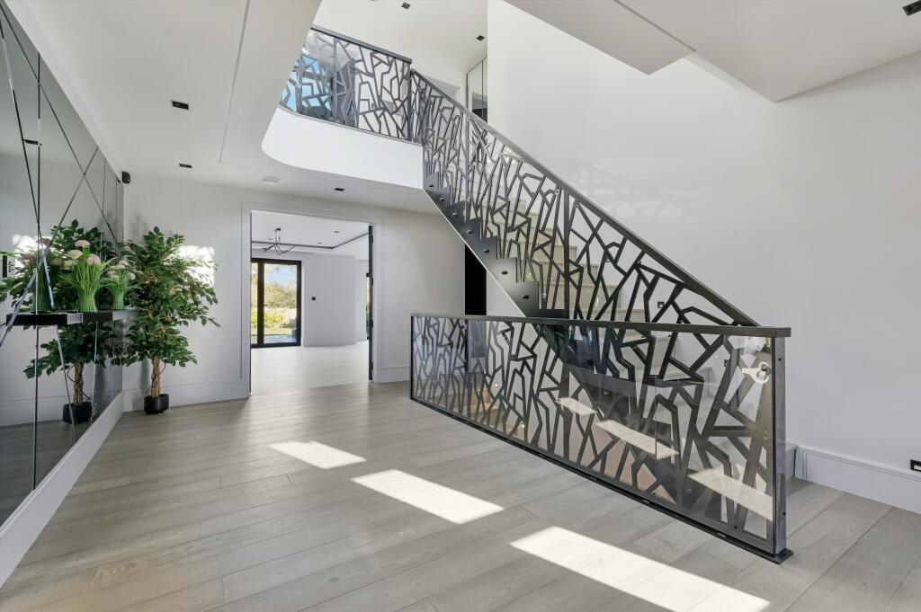 Additional image 8 of Brookmans Avenue, Brookmans Park, Hatfield, Hertfordshire, AL9