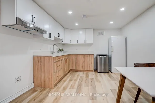 Additional image 34 of 238 KENT Cres