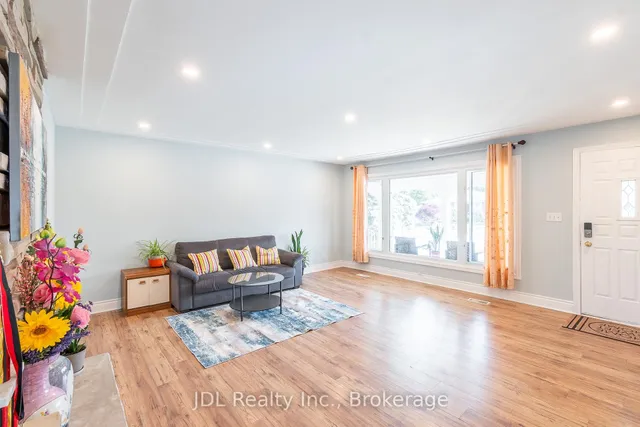 Additional image 4 of 121 Delmar Dr