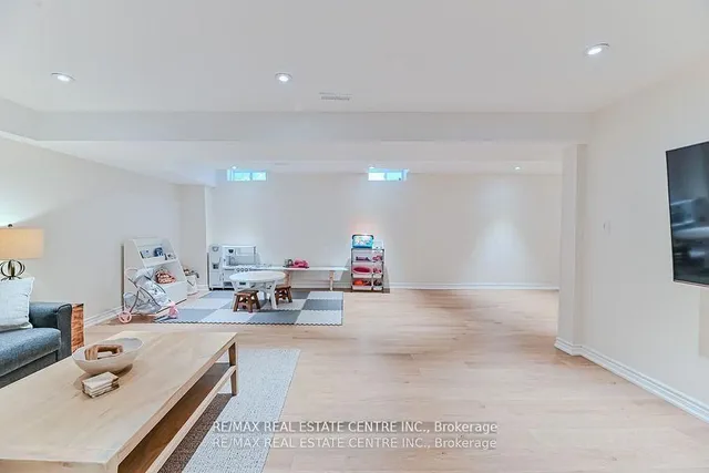 Additional image 34 of 2498 Longridge Cres