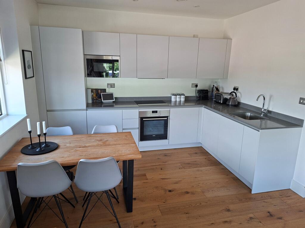 Additional image 7 of Great North Road, Hatfield