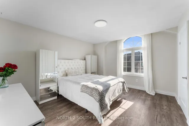 Additional image 27 of 41 Youngestar Tr