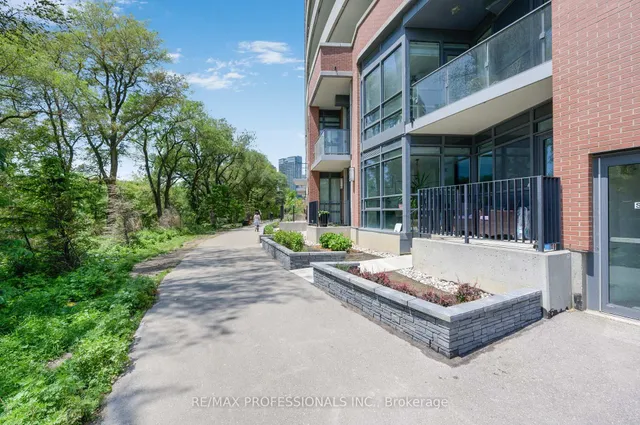 2212 Lake Shore Blvd Unit Th04