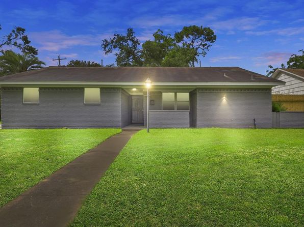539 Edgebrook Dr, Houston, TX 77034