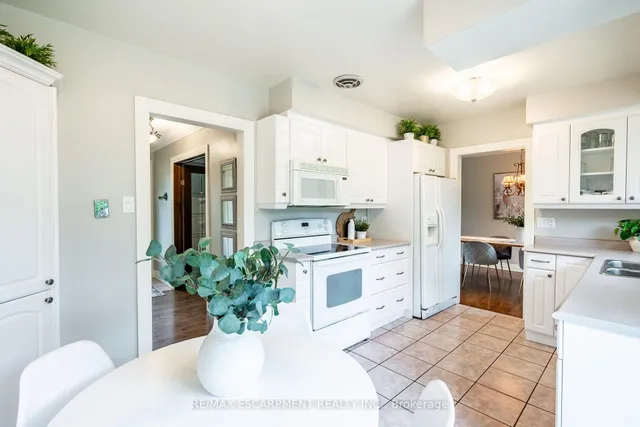 Additional image 13 of 5195 Cedarbook Cres