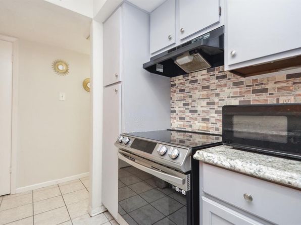 8435 Hearth Dr, Houston, TX 