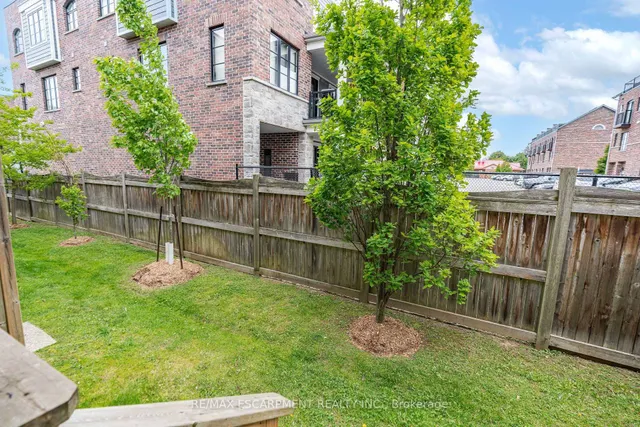 Additional image 37 of 215 Dundas St Unit 53