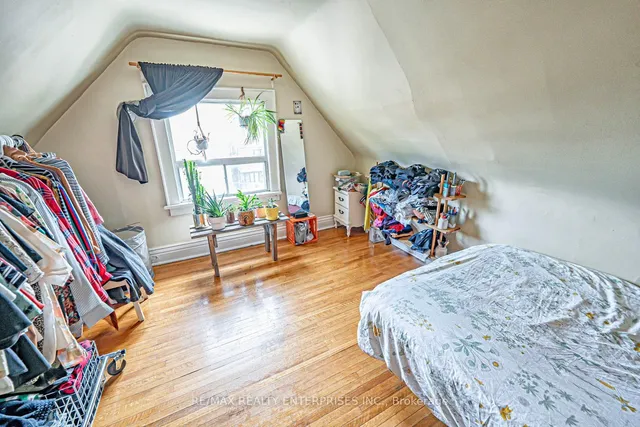 Additional image 21 of 914 Dovercourt Rd