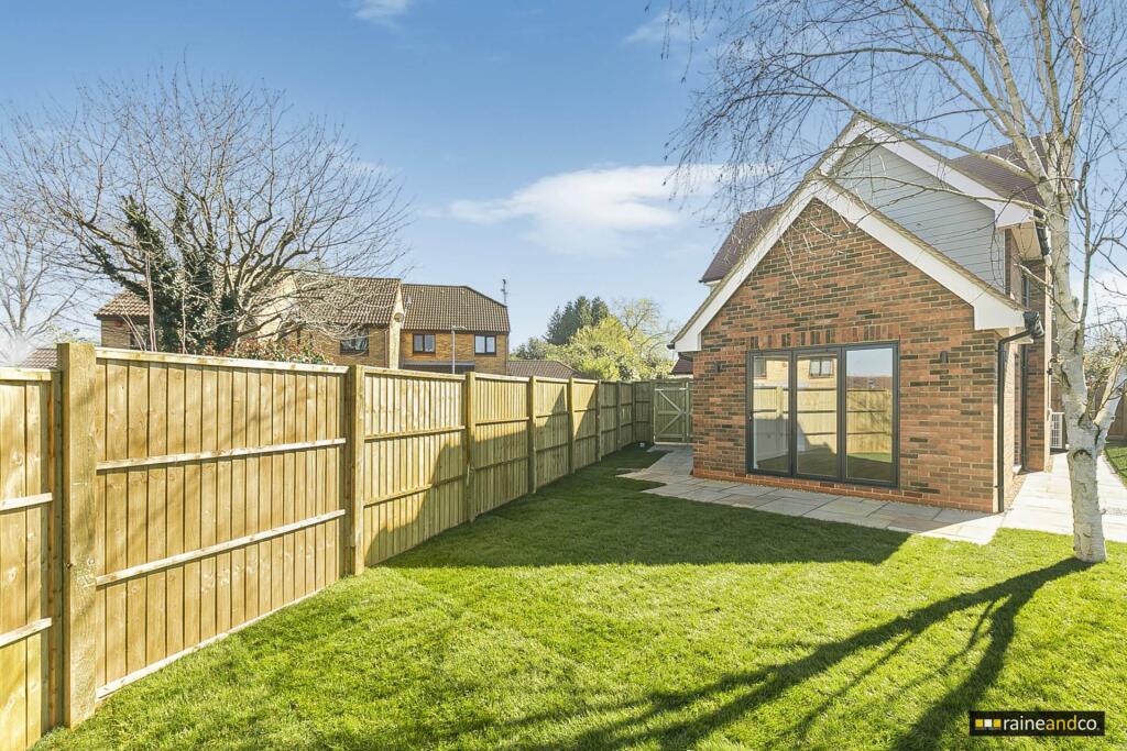Additional image 6 of Bull Stag Green, Hatfield