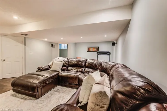 Additional image 26 of 54 Huck Cres