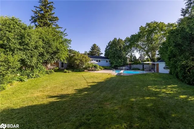 Additional image 35 of 247 Elmhurst Cres