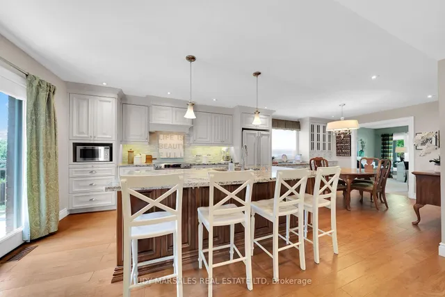 房产图片 18 - 12 Vance Cres