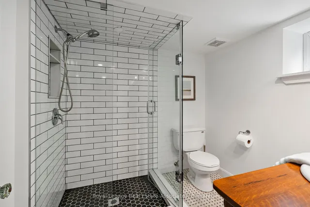 Additional image 33 of 7 Peel Ave