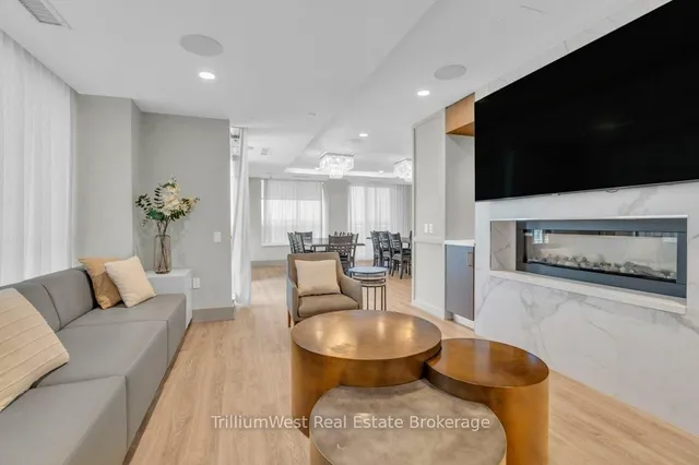 Additional image 34 of 1050 Main St Unit 1004