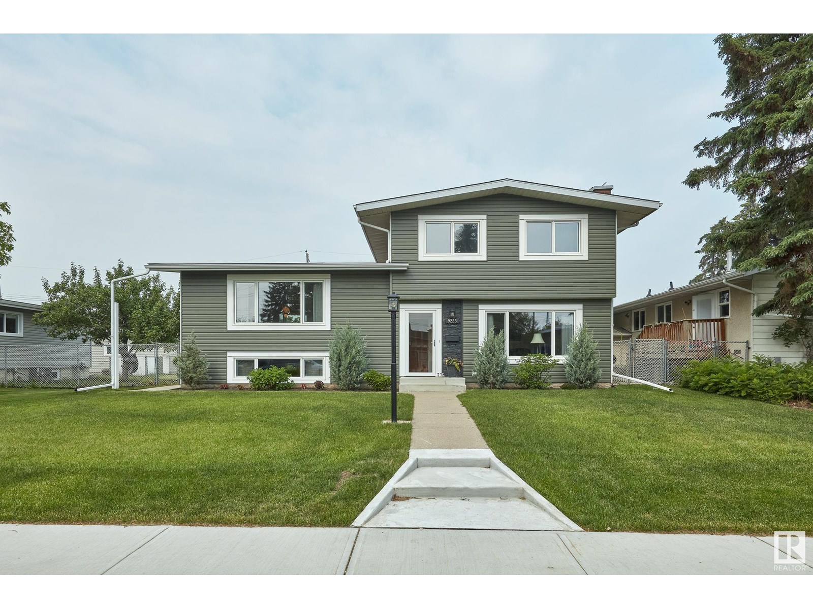 9228 52 ST NW|Edmonton, Alberta T6B1G4