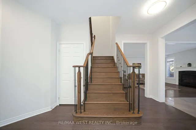 房产图片 26 - 198 Jessie Caverhill Pass