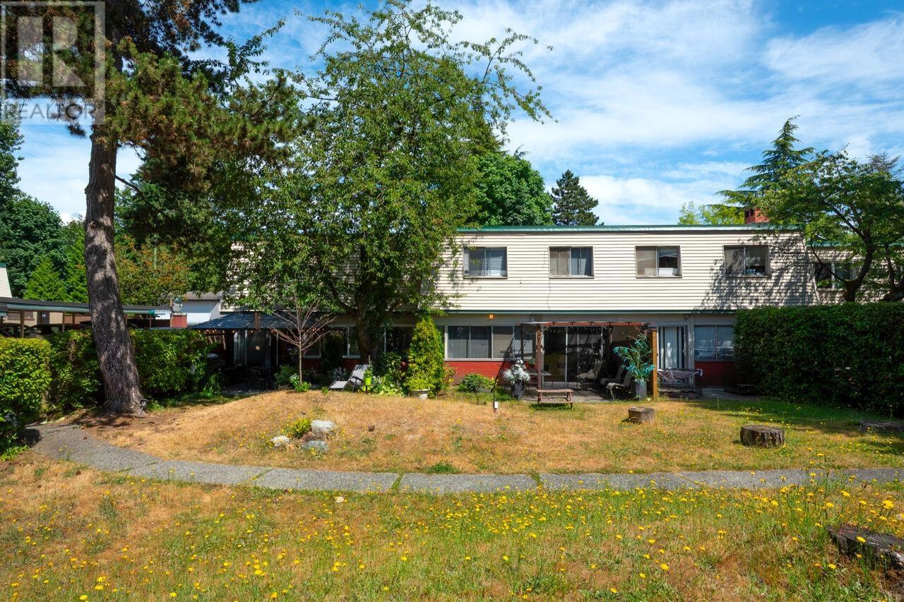 Primary image of 2765 WESTVIEW DRIVE|North Vancouver, British Columbia V7N3X9