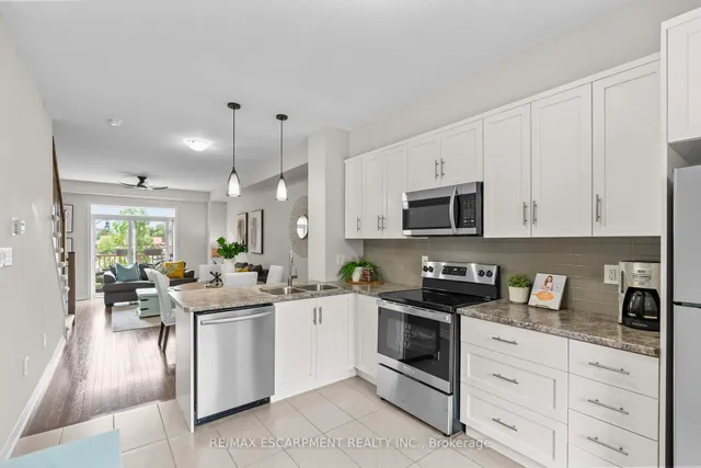 Additional image 7 of 215 Dundas St Unit 53