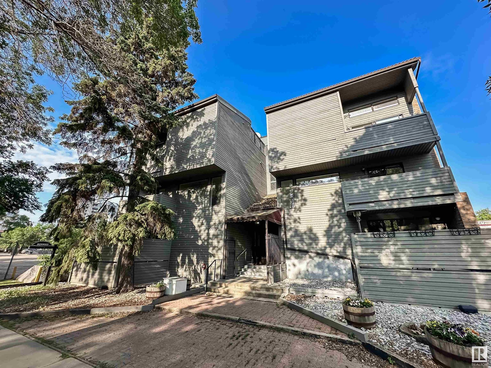 #3 10032 113 ST NW|Edmonton, Alberta T5K1N8