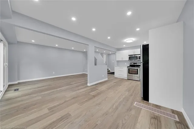 Additional image 27 of 451 Woodview Rd Unit 4