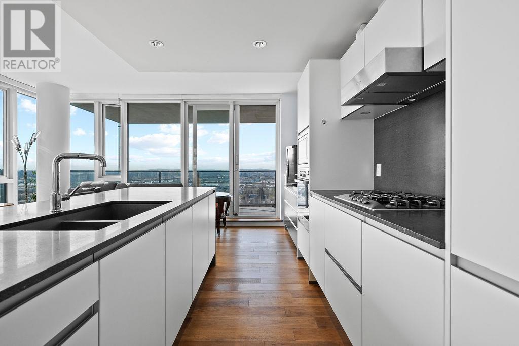 1708 8555 GRANVILLE STREET|Vancouver, British Columbia V6P0C3