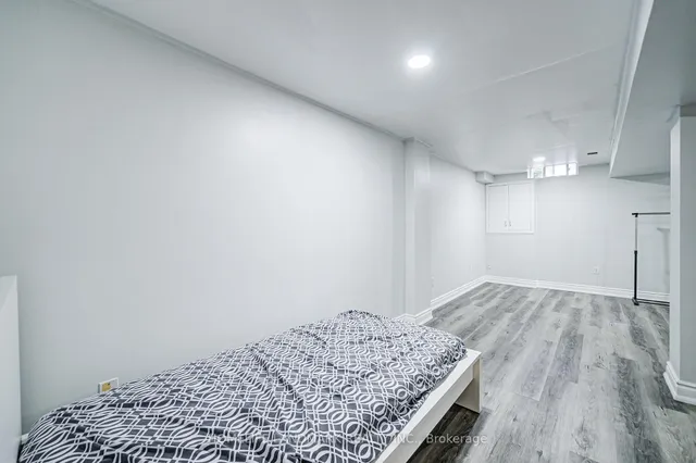 Additional image 40 of 2006 Glenada Cres Unit 27