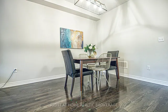 房产图片 4 - 1358 Granrock Cres