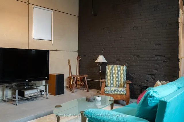 Additional image 33 of 29 Case St