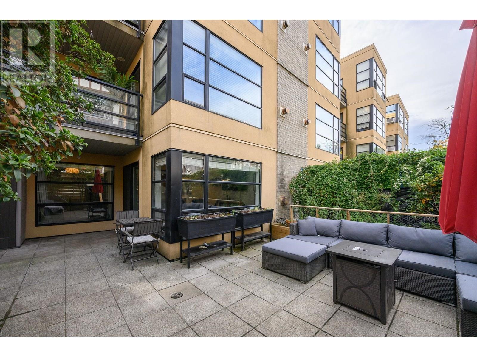 204 124 W 3RD STREET|North Vancouver, British Columbia V7M1E8