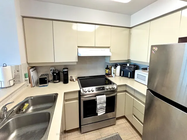 Additional image 9 of 942 Yonge St Unit 806