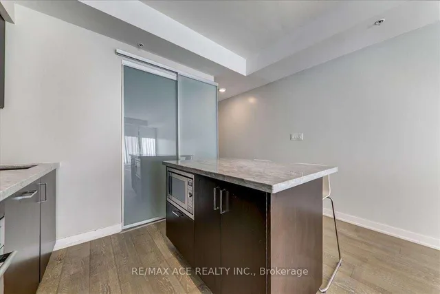 Additional image 15 of 1960 Queens St Unit 206