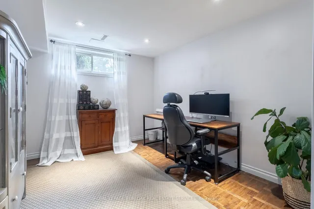 Additional image 31 of 2217 Lancaster Cres