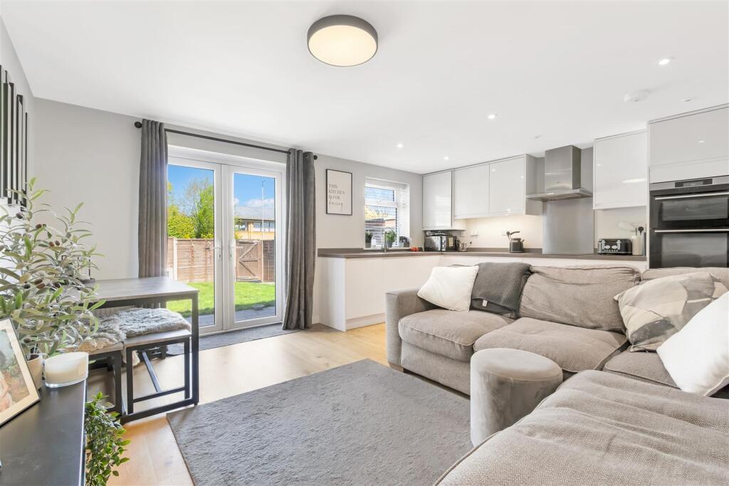 Additional image 2 of Somers Square, Welham Green