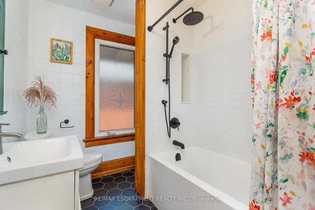 Additional image 32 of 48 Eastbourne Ave