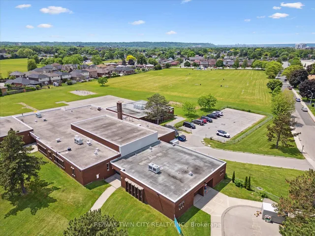 Additional image 39 of 13 Meadowvale Ave