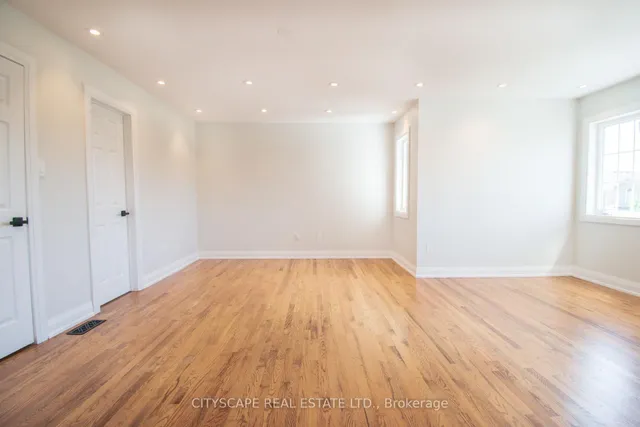 Additional image 26 of 43 Vintage Gate