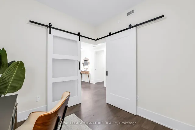 Additional image 22 of 118 Merchants' Wharf Unit 517