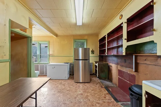 Additional image 29 of 102 Kalmar Ave