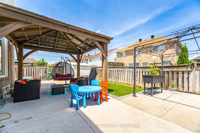 Additional image 44 of 58 Frontenac Cres