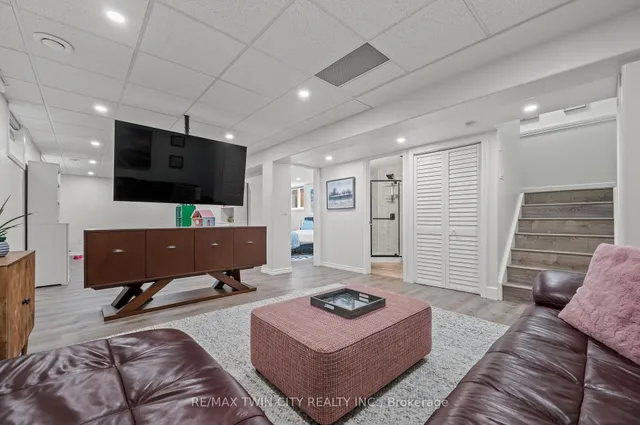 Additional image 32 of 68 Steepleridge St