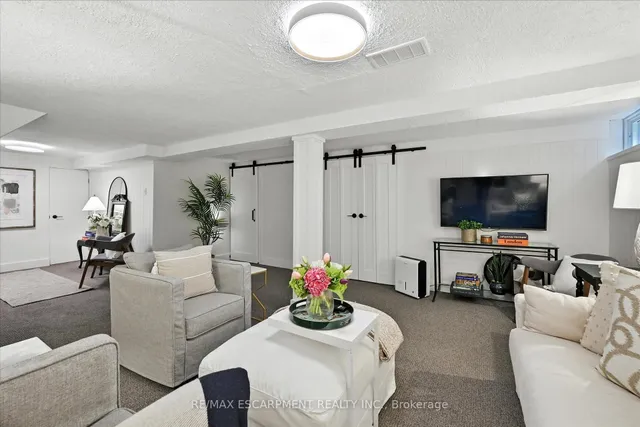 Additional image 36 of 445 Woodview Rd