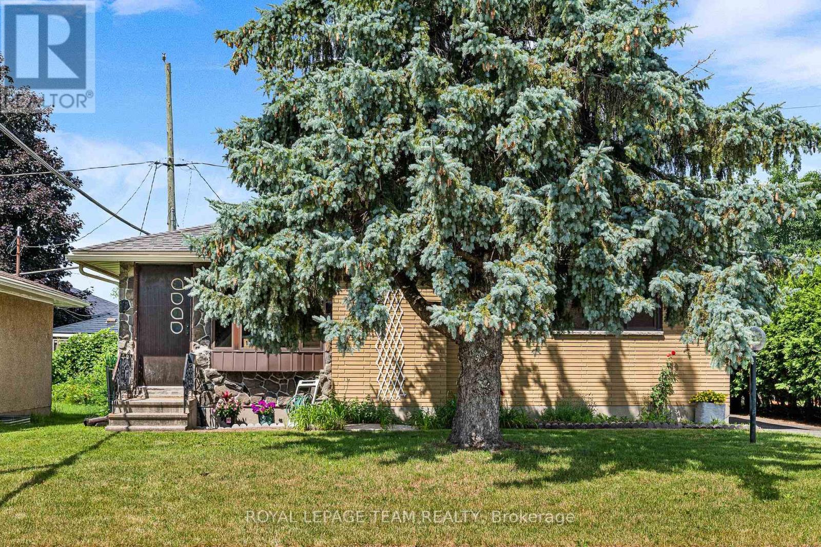 1324 P AVENUE|Ottawa, Ontario K1G0B4